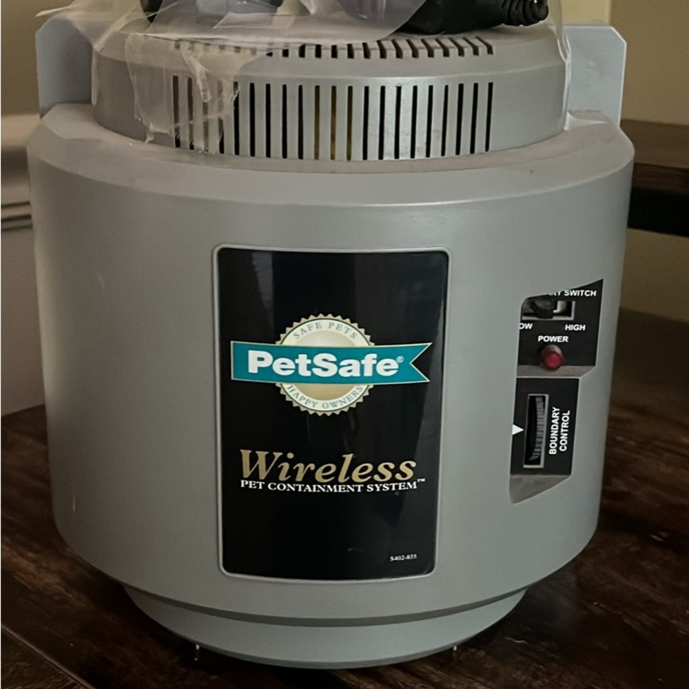 PetSafe Wireless Pet Containment System - Black and Gray